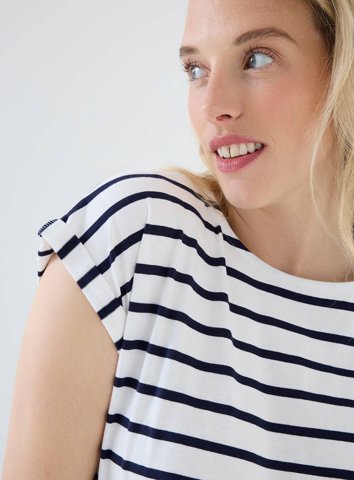 JOJO MAMAN BÉBÉ Boyfriend Cotton T-Shirt White Navy Stripe L - Image 3